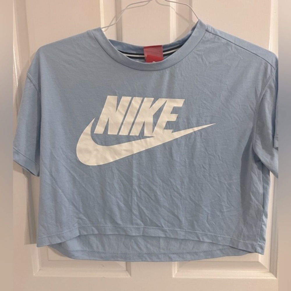 Women’s Nike crew shirt. Carolina blue. Size medium. - Picture 2 of 5